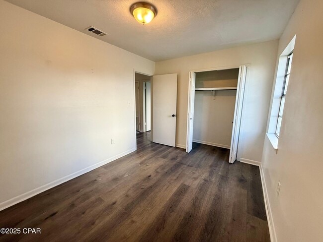 Building Photo - 506 N 11th St