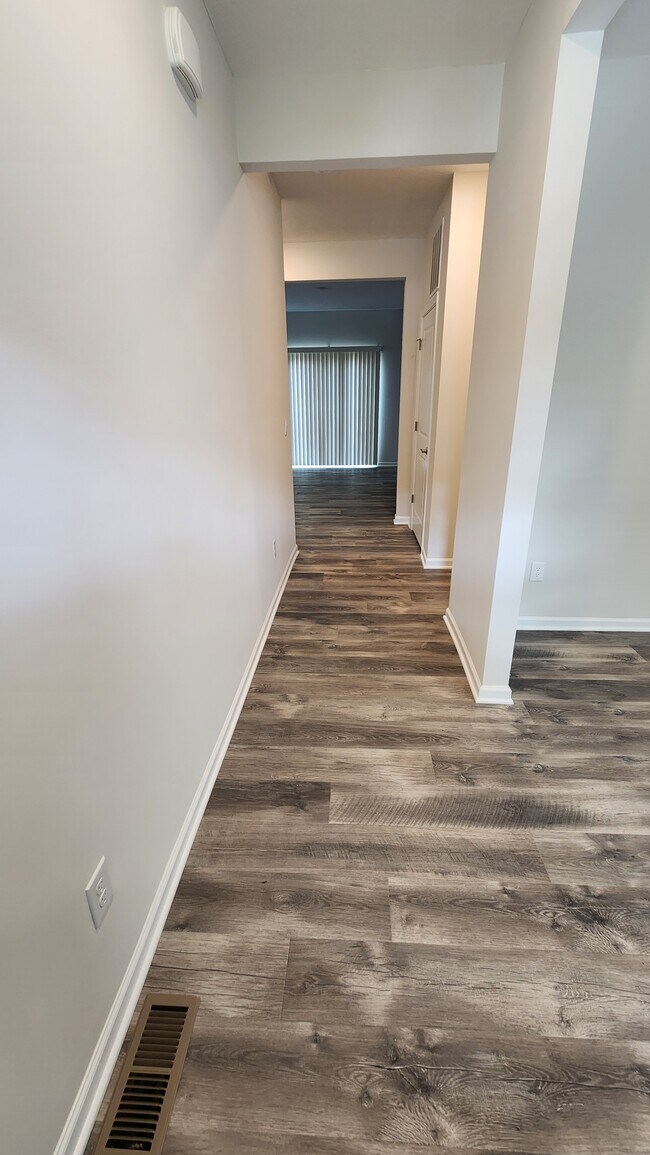 Building Photo - 61 Snapdragon Dr