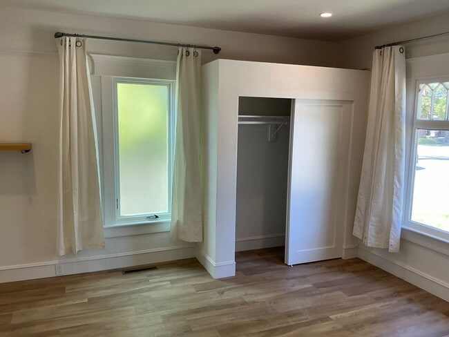 Building Photo - Beautiful 4 Bedroom 2 Bath Home in Old Tow...