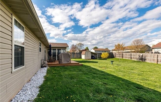 Building Photo - 3BR/2BR Home For Rent - Fenced Back Yard w...