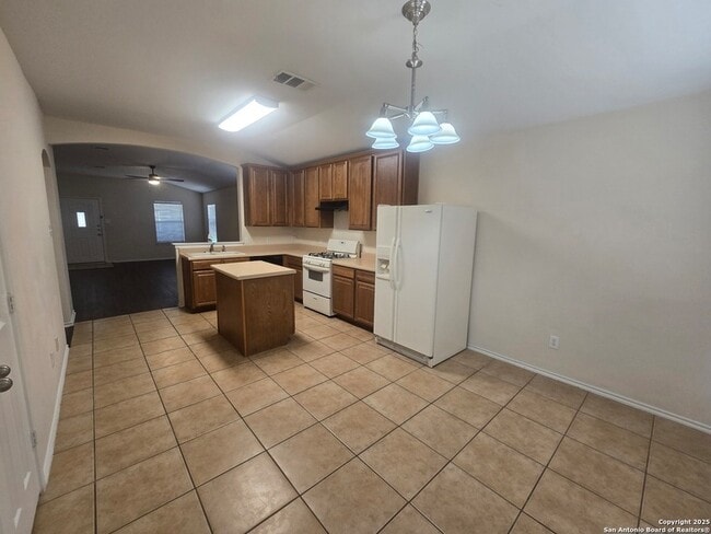 Building Photo - 154 Lake Washington Dr