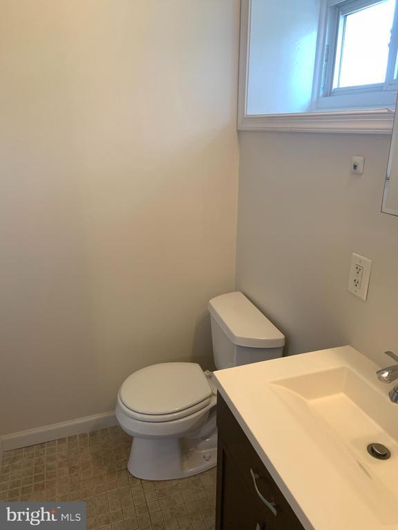 Building Photo - 1072 River Bay Rd