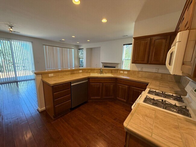 Building Photo - 55+ Del Webb home in Somersett