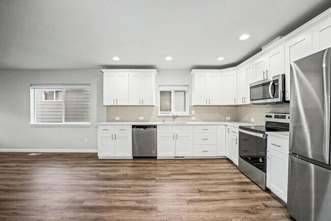 Building Photo - Modern Yelm Home Built in 2023, Walk-In Closets, Deep Storage & Neighborhood Park!