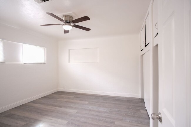 Building Photo - Charming & Updated 2-Bedroom Home for Rent...