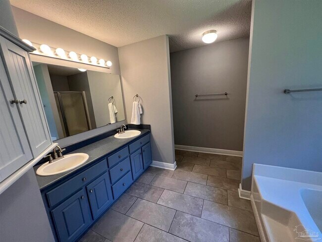 Building Photo - 7951 Amethyst Dr