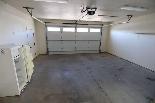 Building Photo - 1327 Silverton Dr