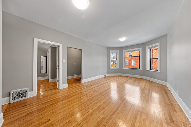 Building Photo - 3536 N Wolcott Ave