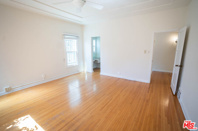 Building Photo - 1210 S La Jolla Ave