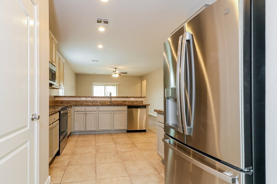 Building Photo - 25446 W Carson Dr