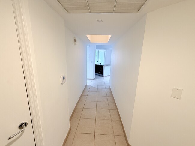 Building Photo - 19900 E Country Club Dr