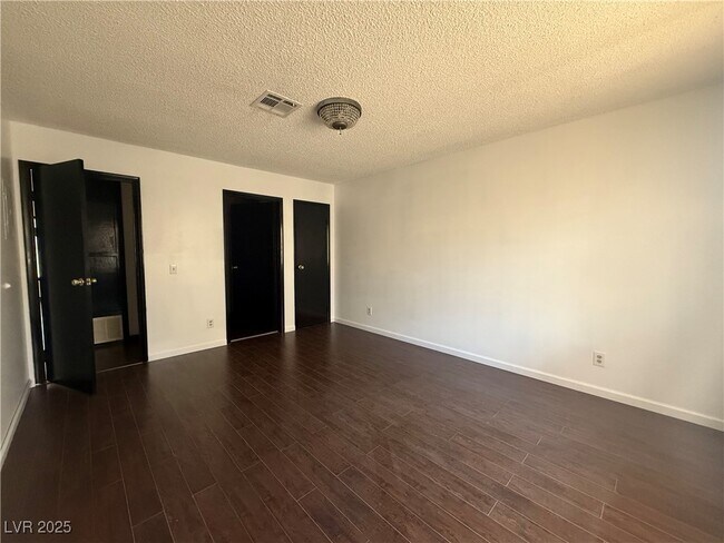Building Photo - 6661 W Tropicana Ave