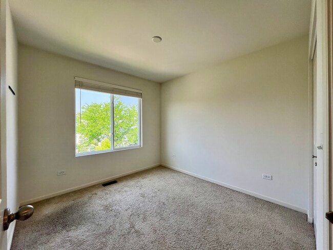 Building Photo - 1464 Lake Ridge Ct