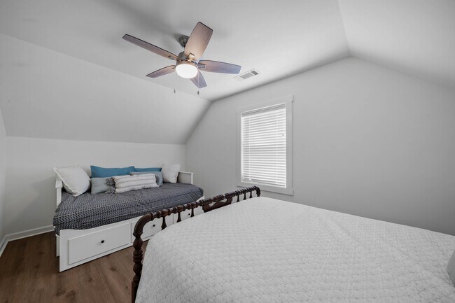 Building Photo - 375 Arrowhead Trail NE