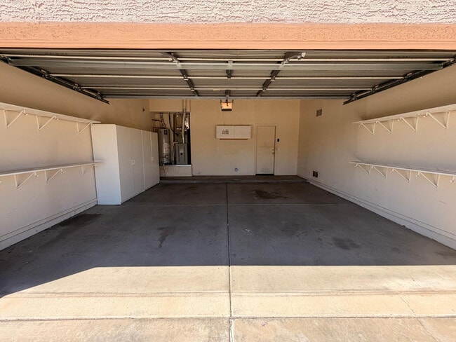 Building Photo - 6348 W Pontiac Dr