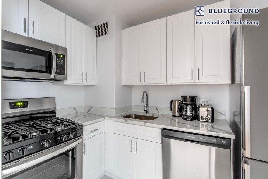 Building Photo - 315 East 86th St