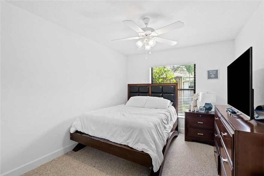 Building Photo - 21 Meadows Dr