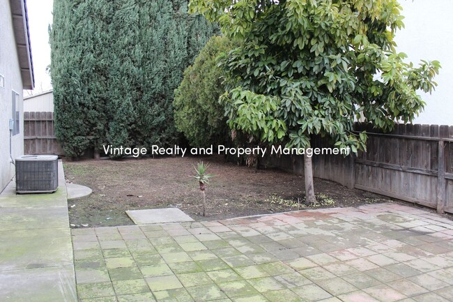 Building Photo - Back On The Rental Market Recently Updated...