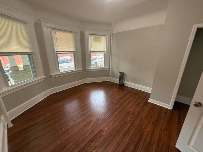 Primary Photo - 203 Hollywood Ave