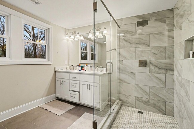 Building Photo - Sylvan Park Charm!