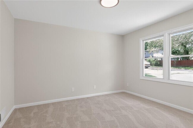 Building Photo - 1480 Edinburgh Dr