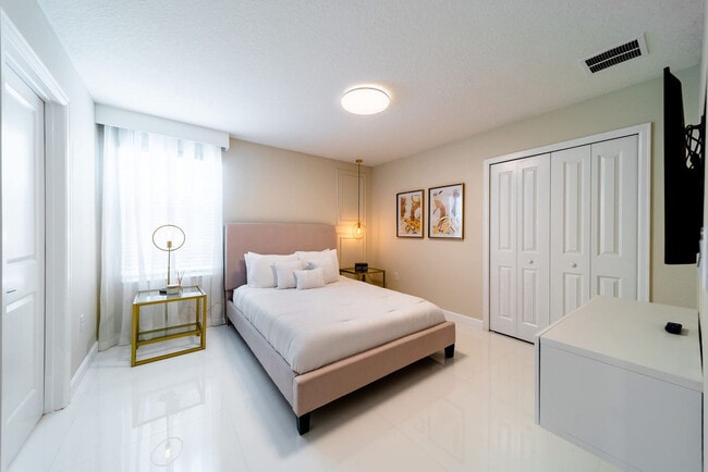 Building Photo - 2869 Bookmark Dr