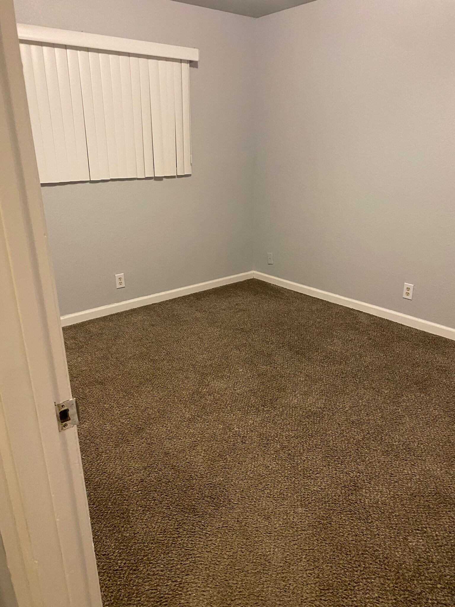 Building Photo - 424 W Wilson Ave