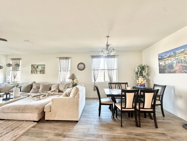 Building Photo - 16492 W Caldwell St