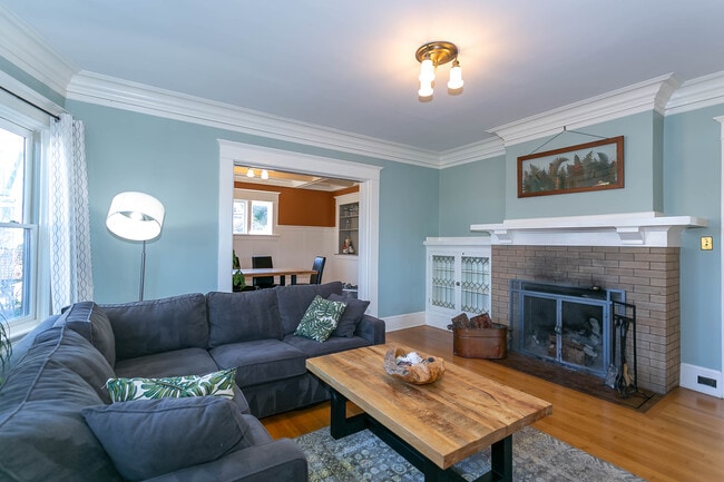 Living Room - 718 NE Dekum St