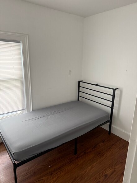 Upstairs- Room 4 - 7 Franklin St