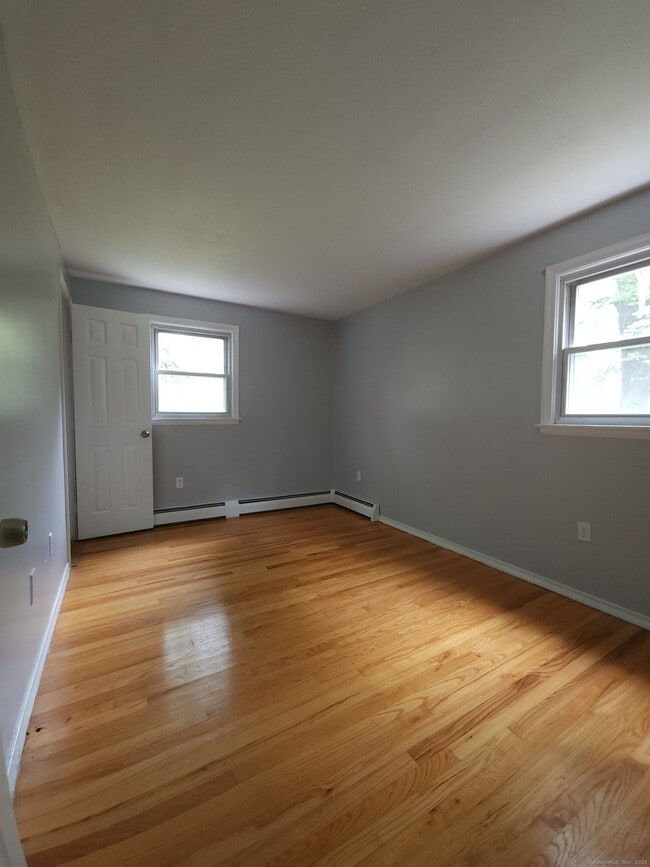 Building Photo - 14 Lownds Dr