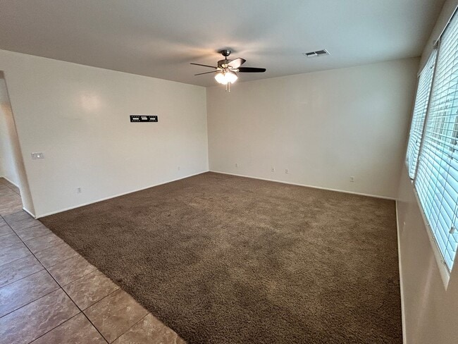 Building Photo - Spacious 4 Bedroom, 3 Bath Two-Story Glend...