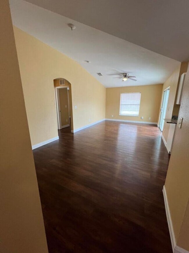 Building Photo - Annual Rental In Jensen Beach