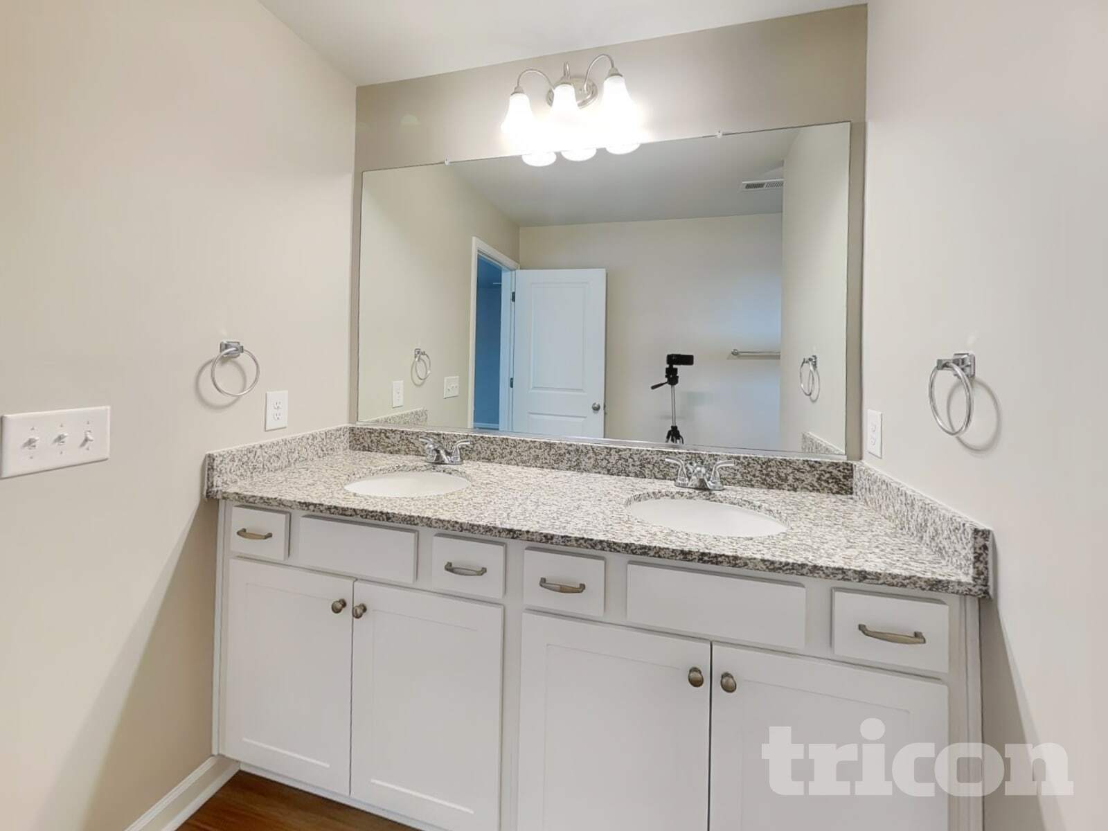 Building Photo - 3718 Streamside Dr