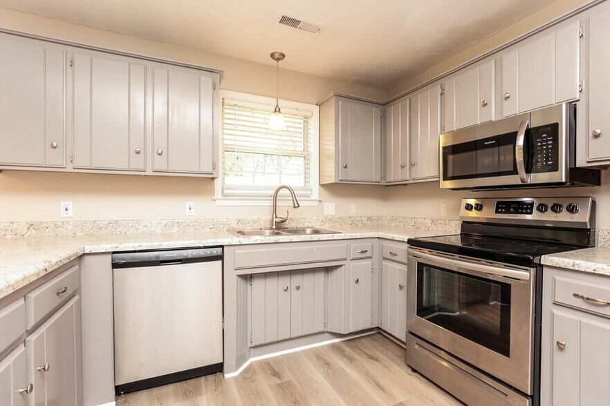 Building Photo - 2908 Split Oak Trail