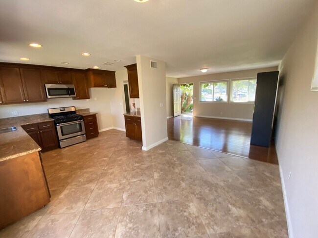 Building Photo - Remodeled 3 Bedroom Lakewood House For Rent-Ready For Move-in ASAP!