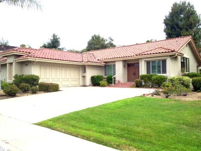 Building Photo - Beautifully Furnished Home For 8 Months in Shadowridge/Vista