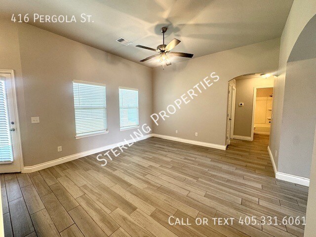 Building Photo - 416 Pergola St