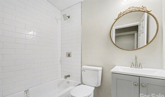 Building Photo - 5050 Park Creek Dr