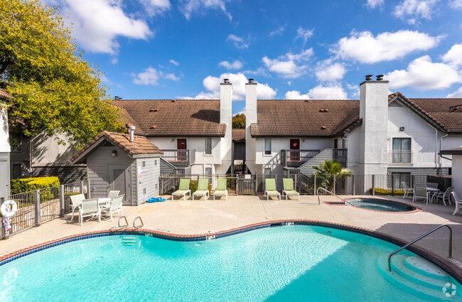 Building Photo - The Edge Apartments