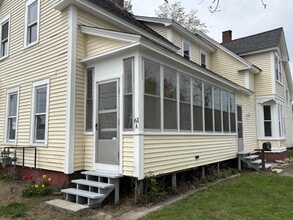 Building Photo - Newly Renovated 3BR Apartment with Modern Updates – Convenient Location!