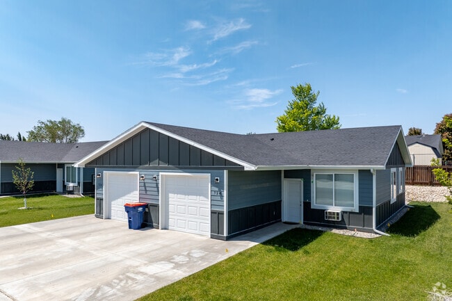 Building Photo - Golden Grove