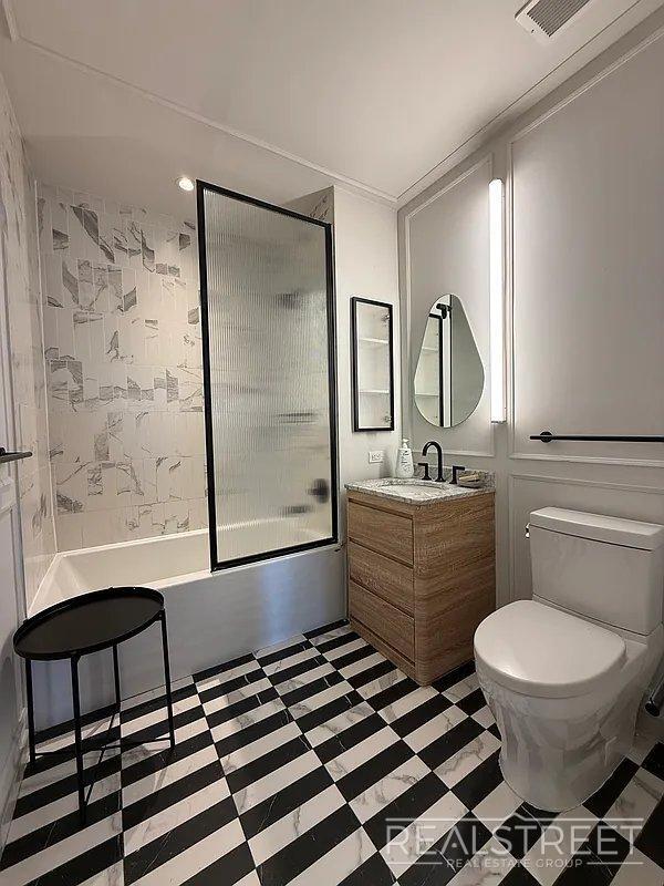 Building Photo - 2 Bed 1 bath - Luxury building -