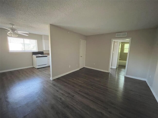 Building Photo - 3106 Duval St