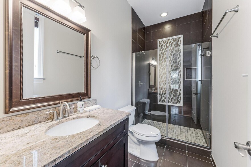 Building Photo - 829 Golden Arrow St