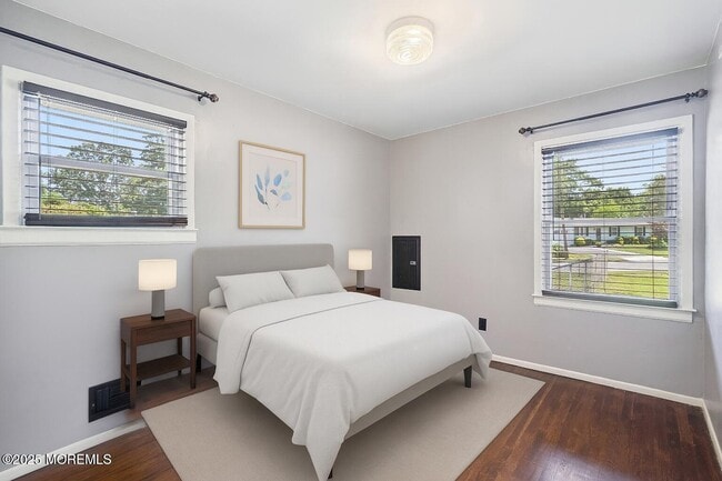 Building Photo - 6 Redwood Rd