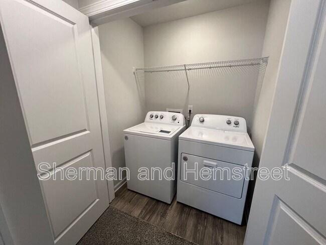 Building Photo - 5038 Mimosa Dr