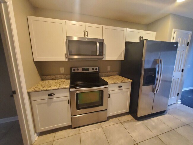 Building Photo - 21 Candler Ct