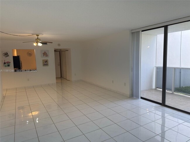 Building Photo - 3675 N Country Club Dr