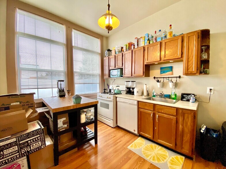 Building Photo - 8 Commonwealth Ave